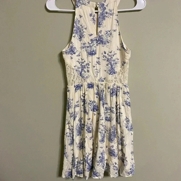 Disney Cinderella Dress Size Small Sleeveless Fit Flare Floral Lace Cut Out - Picture 2 of 9